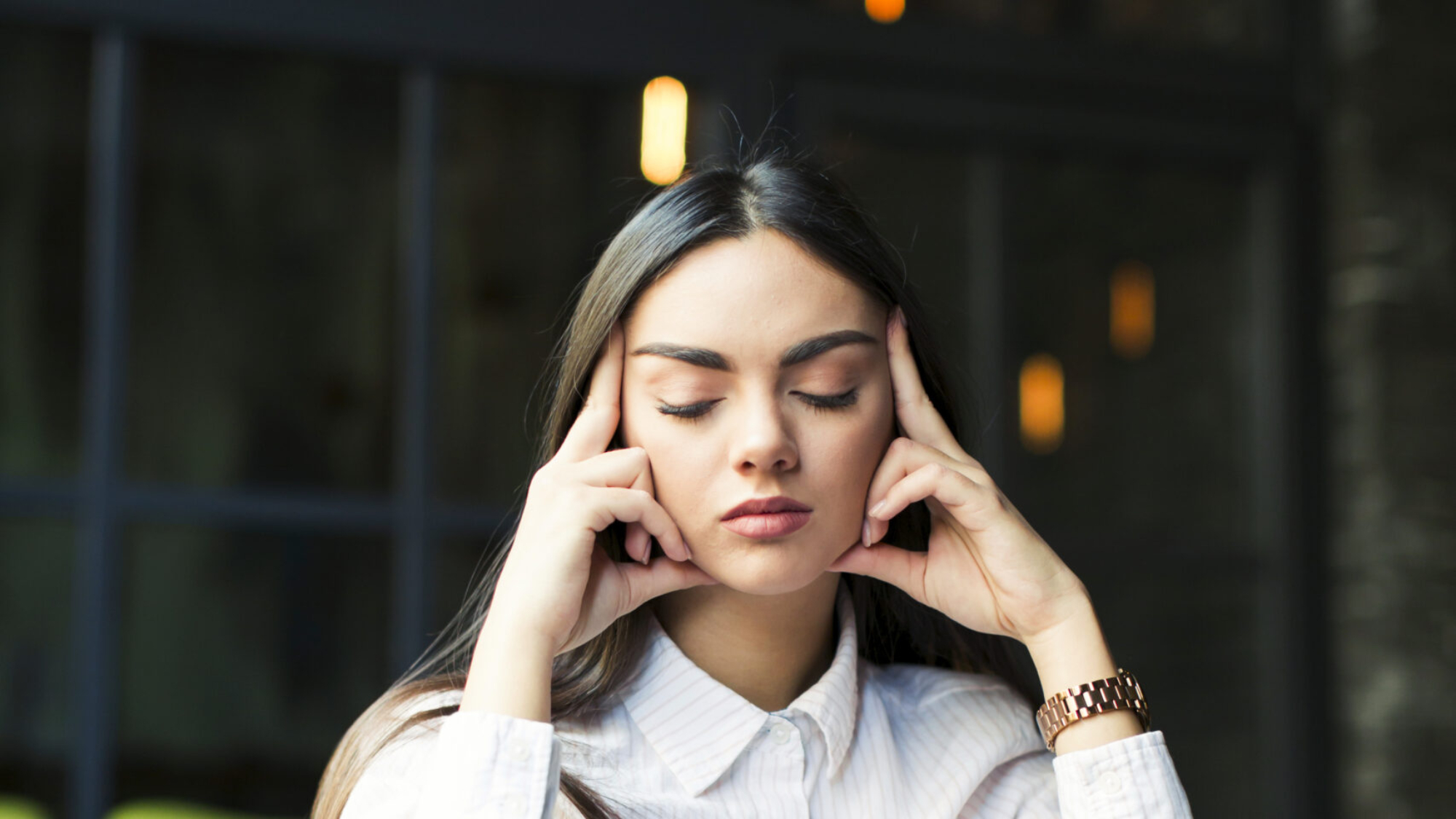 tired-businesswoman-cafe